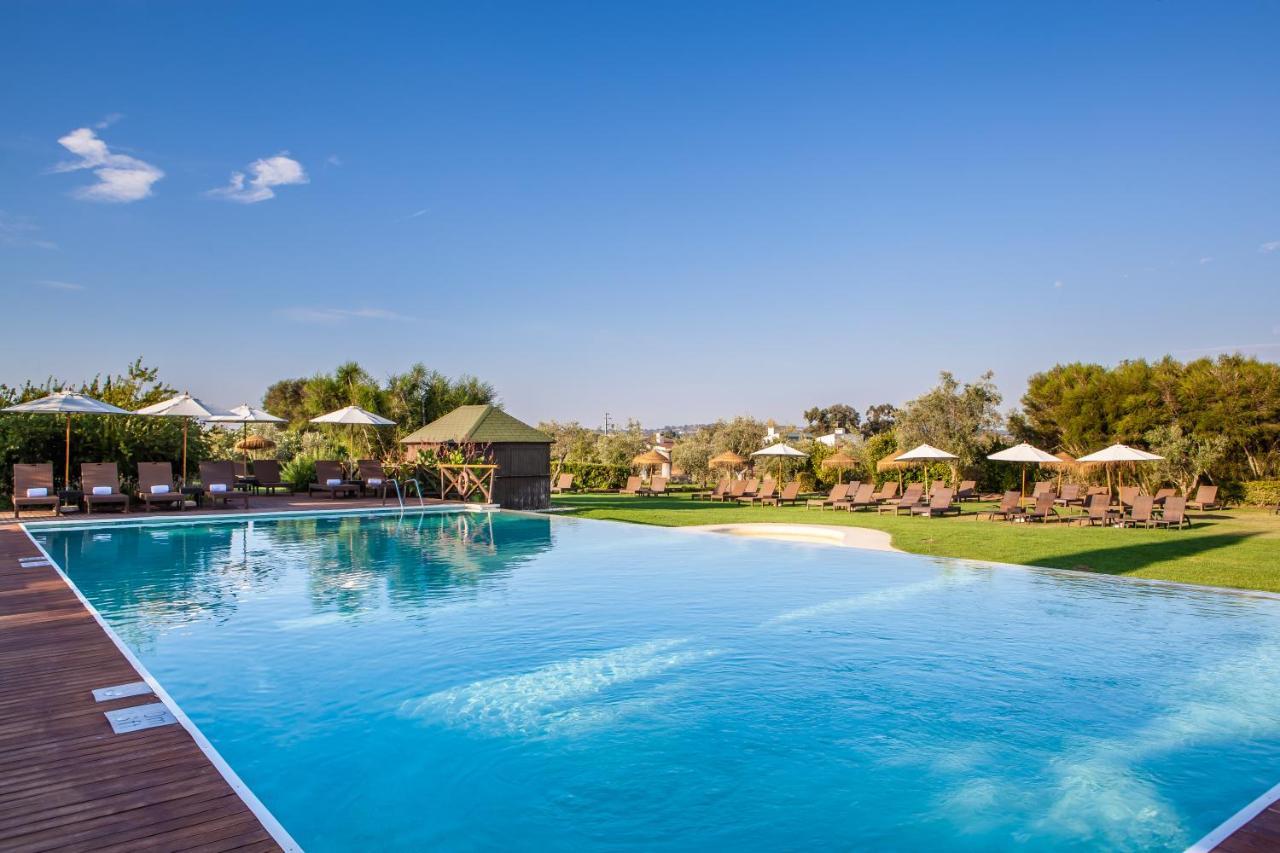 Convento Do Espinheiro, Historic Hotel & Spa Έβορα Εξωτερικό φωτογραφία The swimming pool at the hotel