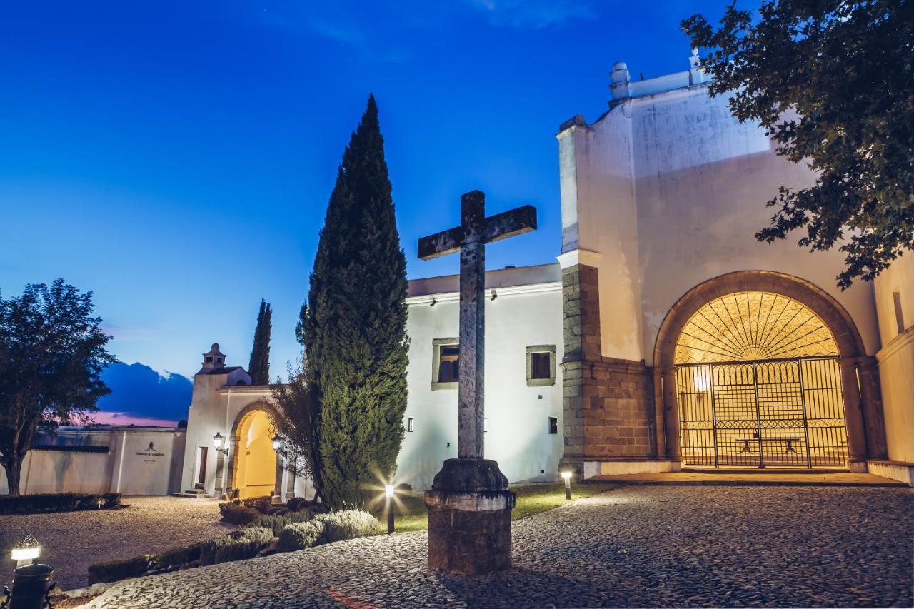 Convento Do Espinheiro, Historic Hotel & Spa Έβορα Εξωτερικό φωτογραφία The church of San Bartolomé